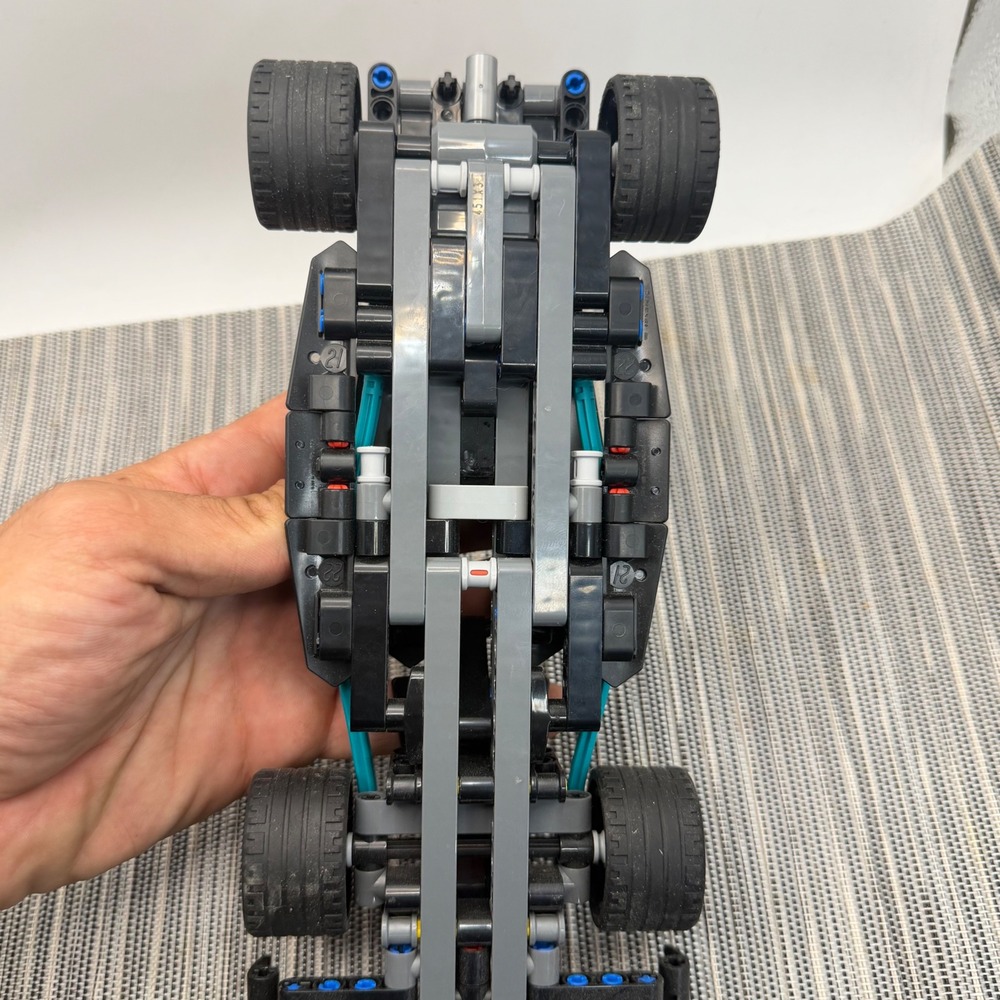 LEGO Technic Mercedes-AMG F1 W14 E Performance Pull-Back 42165 Race Car Black - Picture 6 of 9